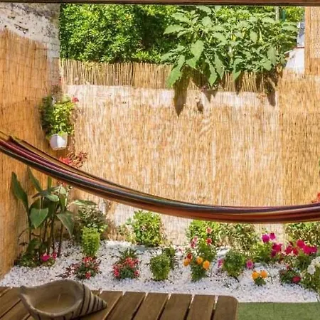 Apartment Secret Garden House, A Few Steps From The Sea *